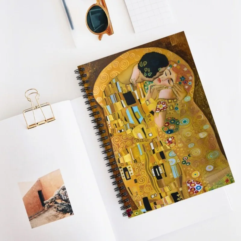 Cuaderno de espiral A5 con la cubierta dorada de El Beso de Klimt