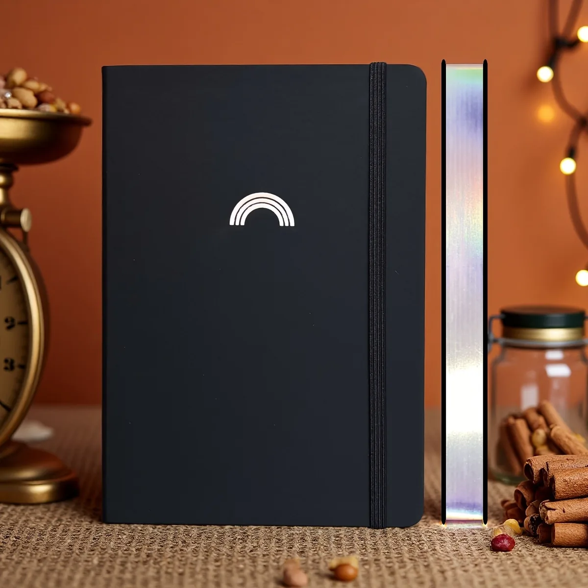 Cuaderno punteado A5 negro con arcoíris plateado y bordes de página plateados