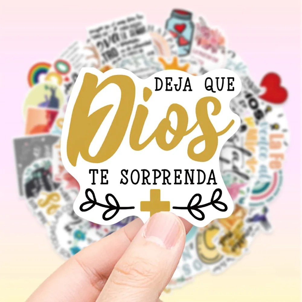 Pegatinas con mensajes de fe en español, entre ellas «Deja que Dios te sorprenda»