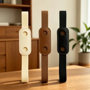 Tres portalápices elásticos de cuero sintético en beige, café y negro
